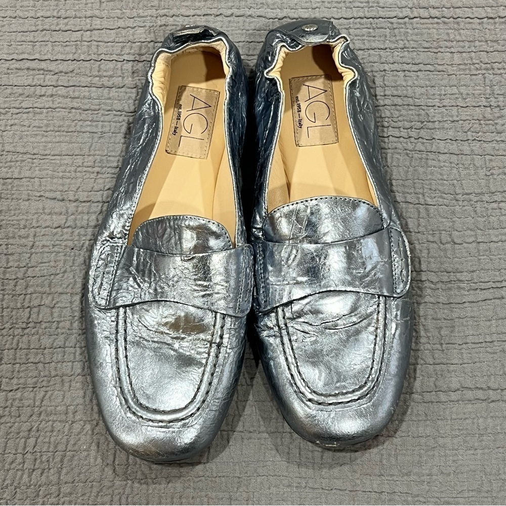 AGL Mara Pure Flats Shimmery leather upper Breathable leather lining and insole